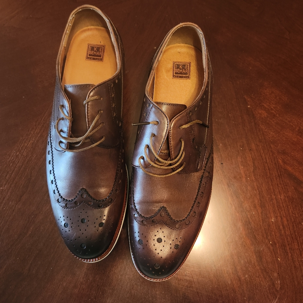 Ike Behar Brown Oxford Dress Shoes with Brogue Detailing